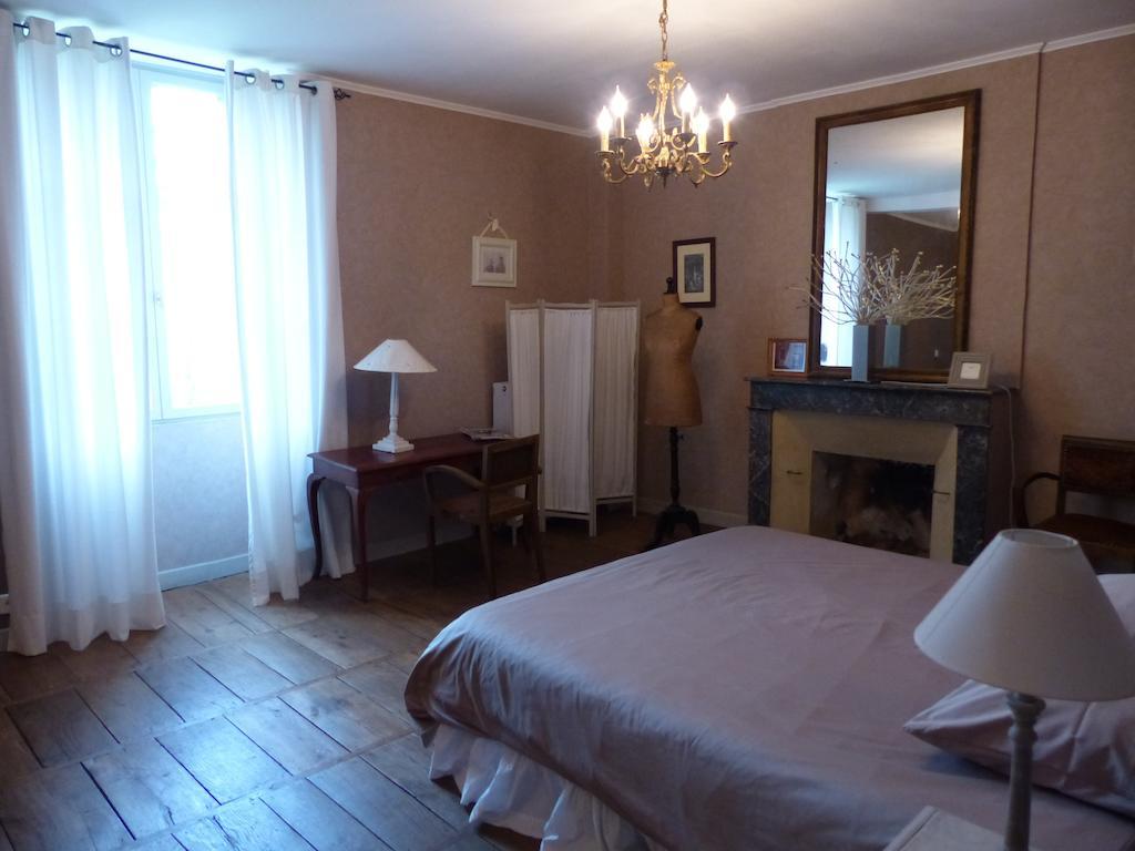Bed and Breakfast Le Domaine De Panissac Berneuil  Pokoj fotografie