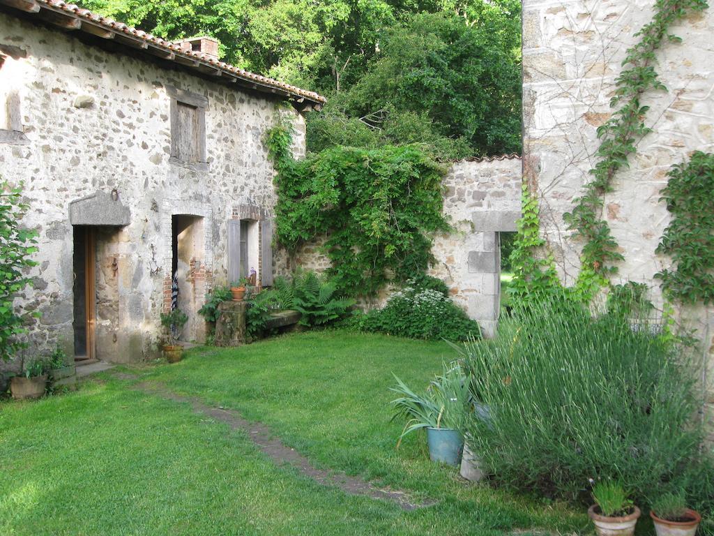 Bed and Breakfast Le Domaine De Panissac Berneuil  Exteriér fotografie
